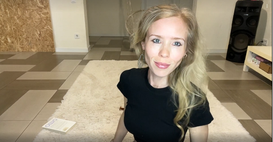 Elena - Clip pretending